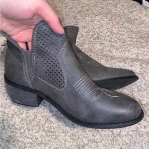 Women’s gray booties